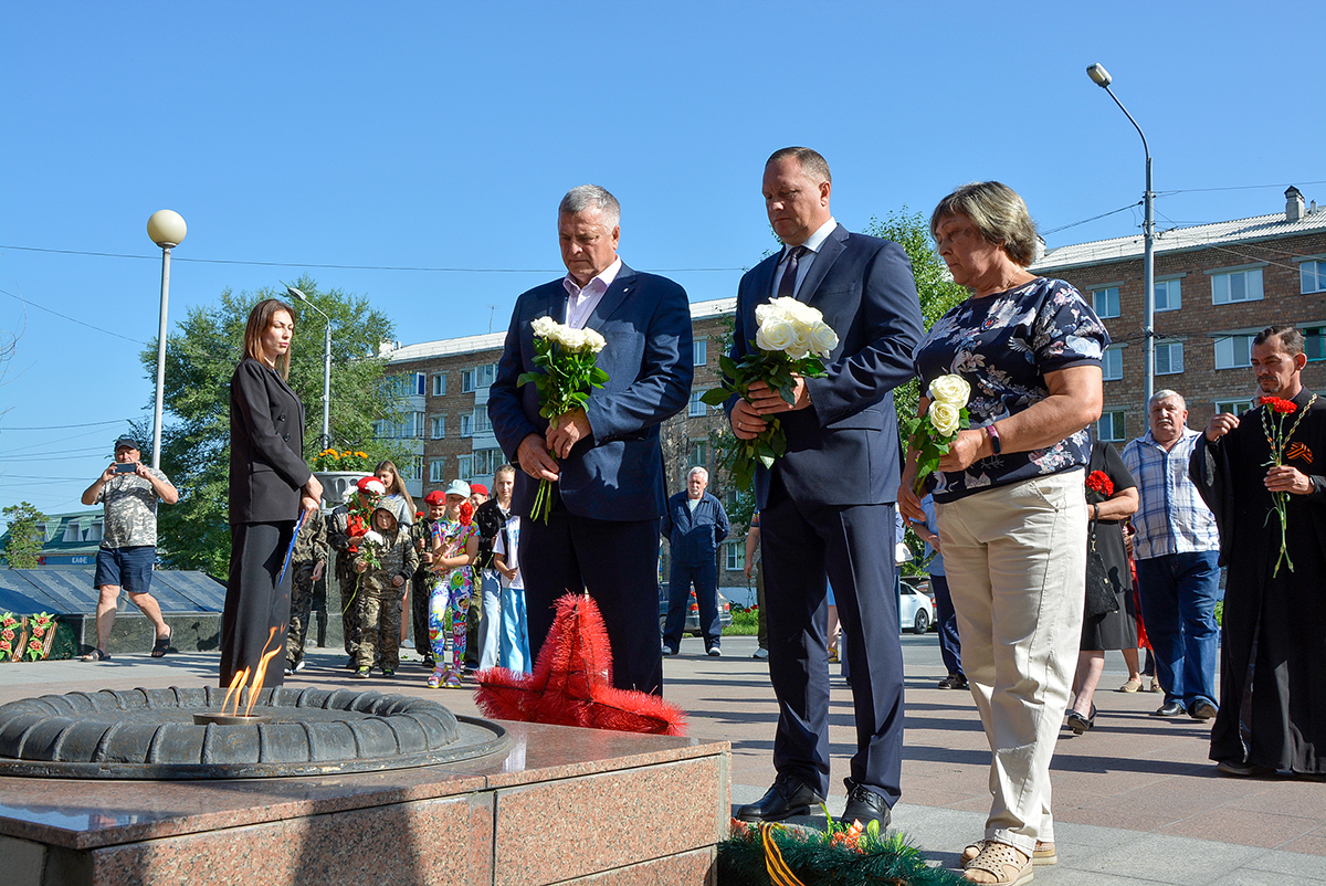 В Ачинске почтили память детей-жертв войны на Донбассе.