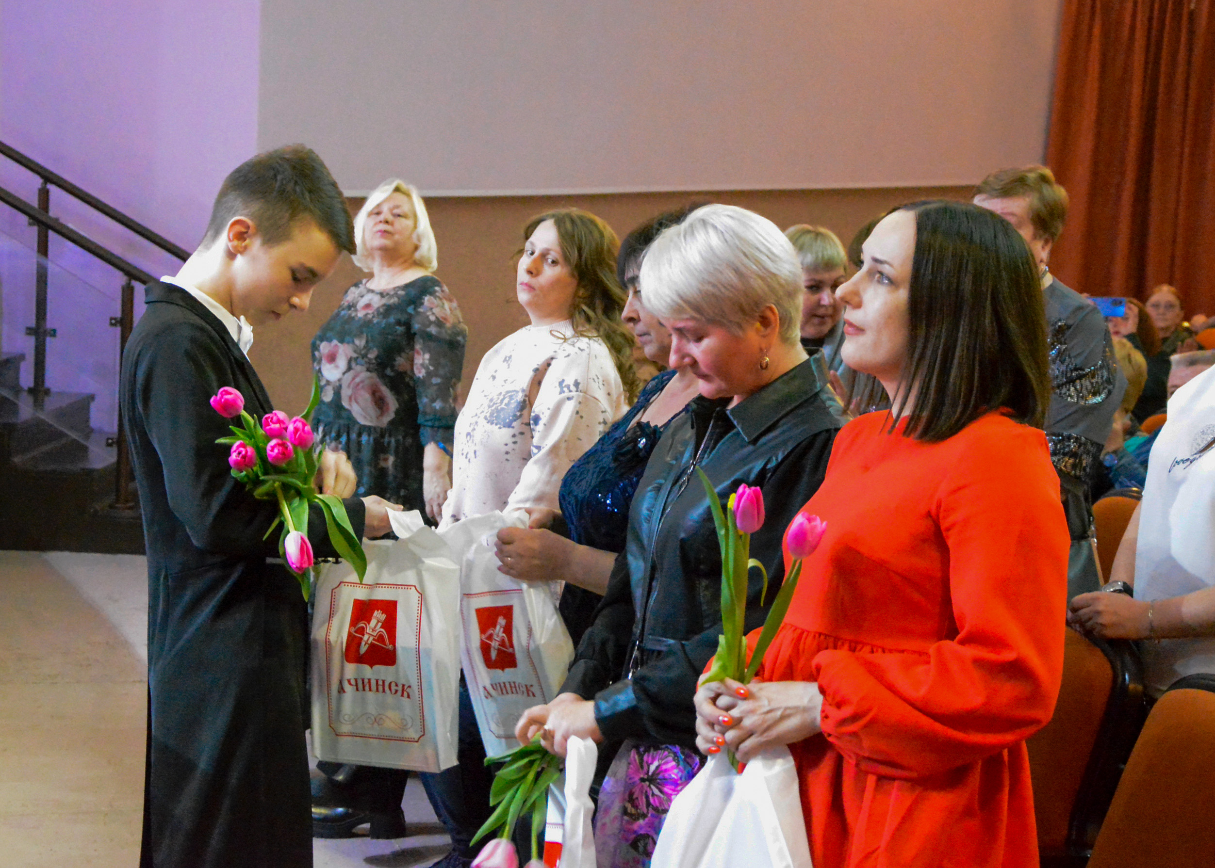 Женщин Ачинска торжественно поздравили с Международным женским днём.