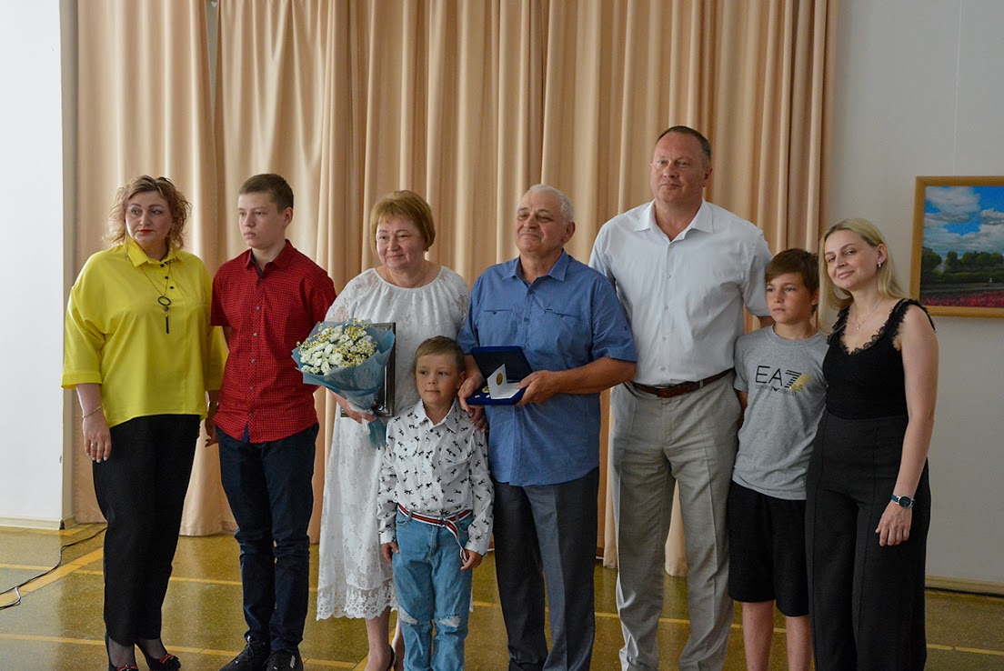 В Ачинске состоялась торжественная церемония награждения выдающихся семей.